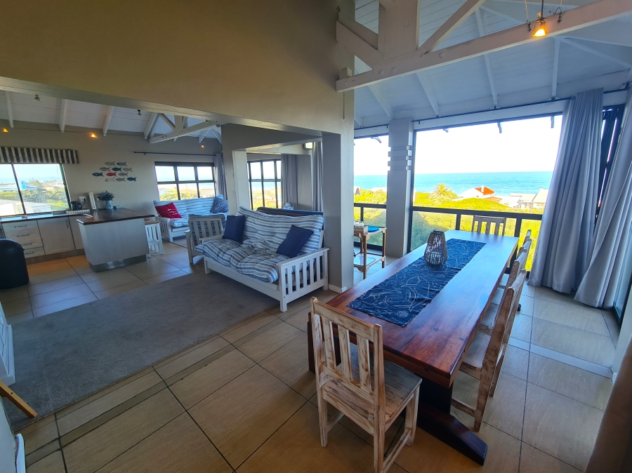 8 Bedroom Property for Sale in Paradise Beach Eastern Cape